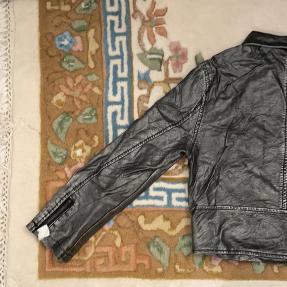 Faux Leather Silver Jacket NWOT Winky Face Brand Logo. Size (M) Medium - Picture 6 of 8